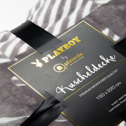 PLAYBOY - Kuscheldecke "JACKIE", luxuriöse, weiche Decke, Grau bedruckt, Premium-Microfaser