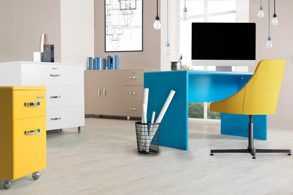 Miami Sideboard mit 2 Türen und Soft-Close Beschlägen, Autometallic Lackierung, chromfarbene Griffe, Füsse und Logo aus hochwertigem Autoschriftzug, in weiß